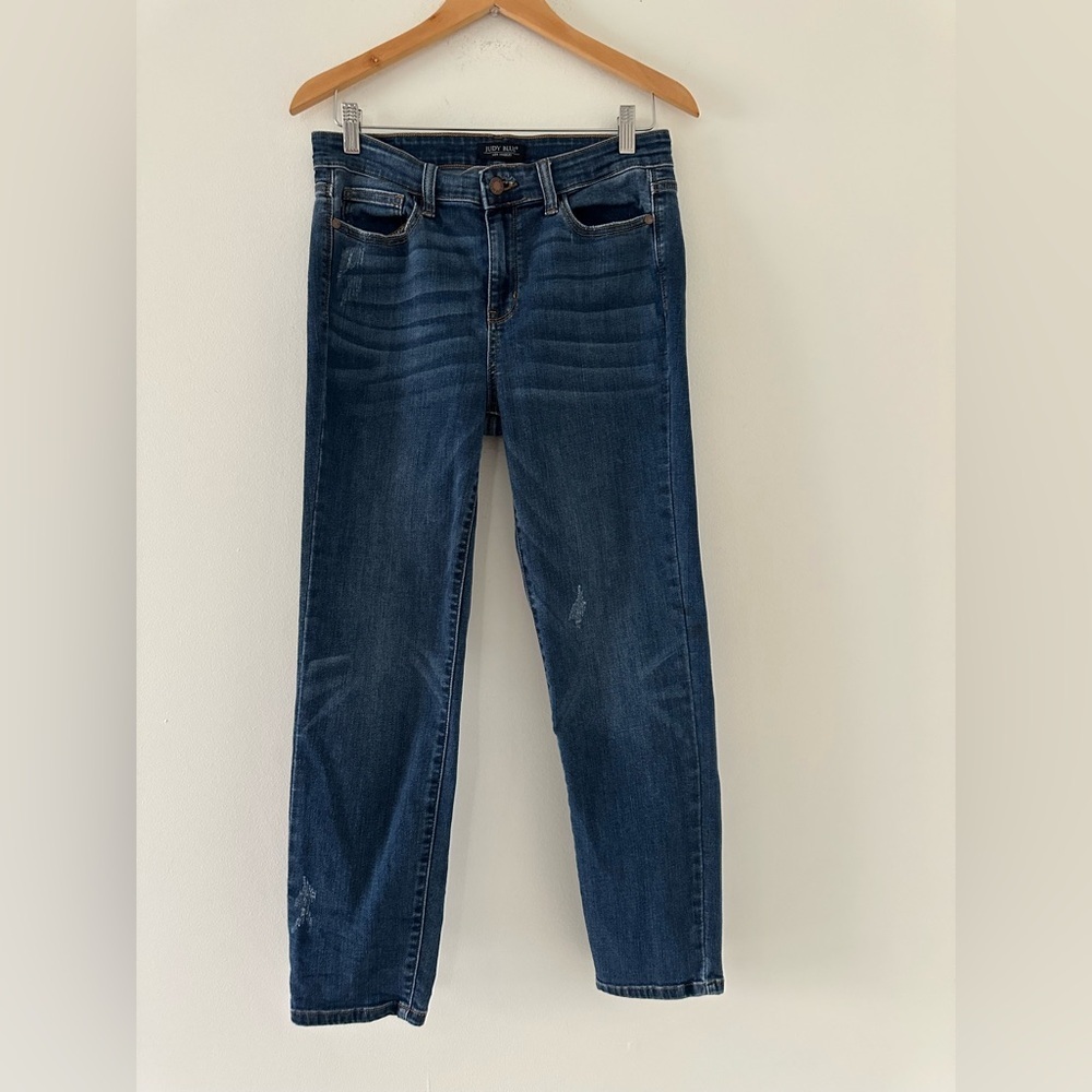 Judy Blue Aila Mid Rise Cropped Relaxed
Fit Jeans